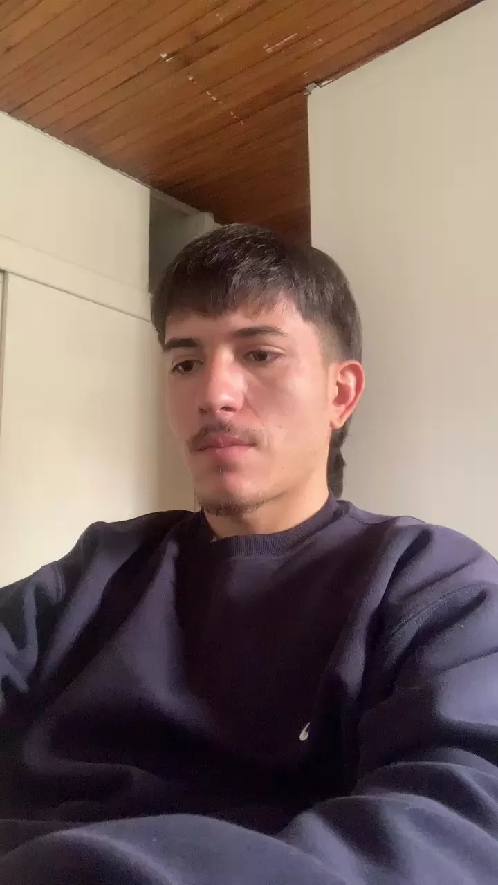 Offline Bayron_77 on Cam4