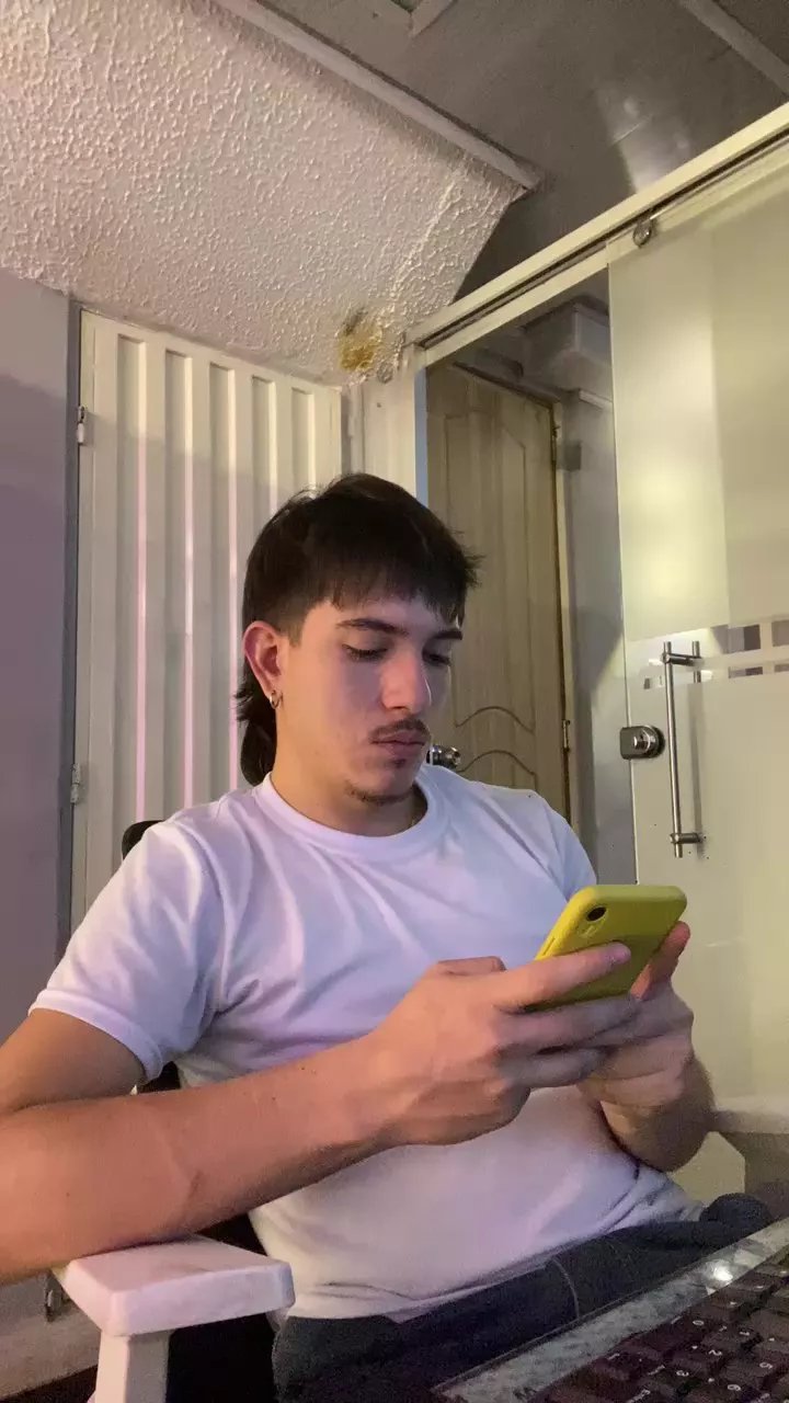 Offline Bayron_77 on Cam4