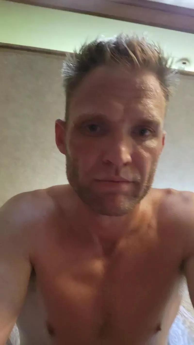 BelowDeck1 on Cam4 