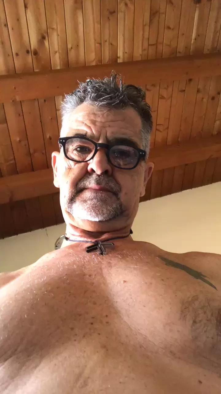 bergamo13 on Cam4 