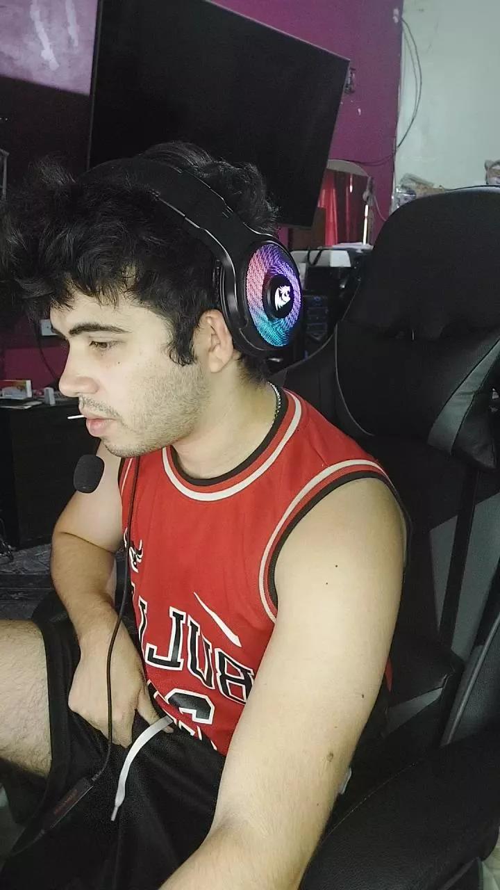 BigDick21cmPezL on Cam4 