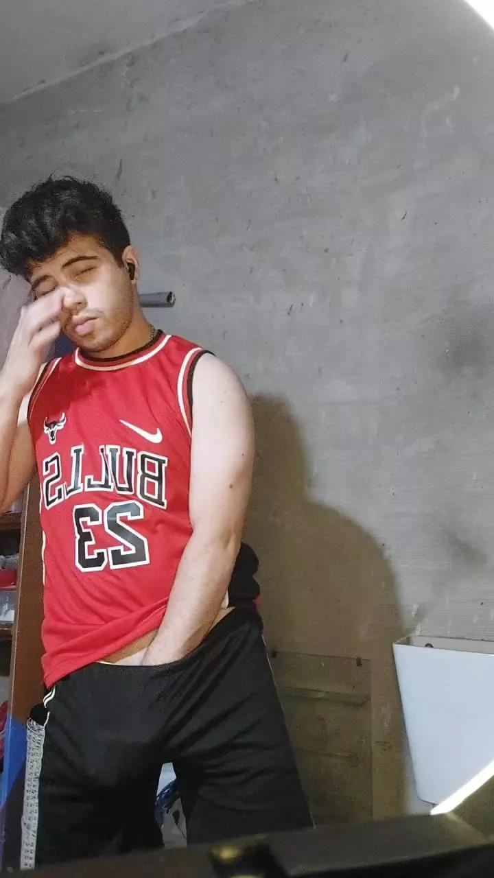 BigDick21cmPezL on Cam4 