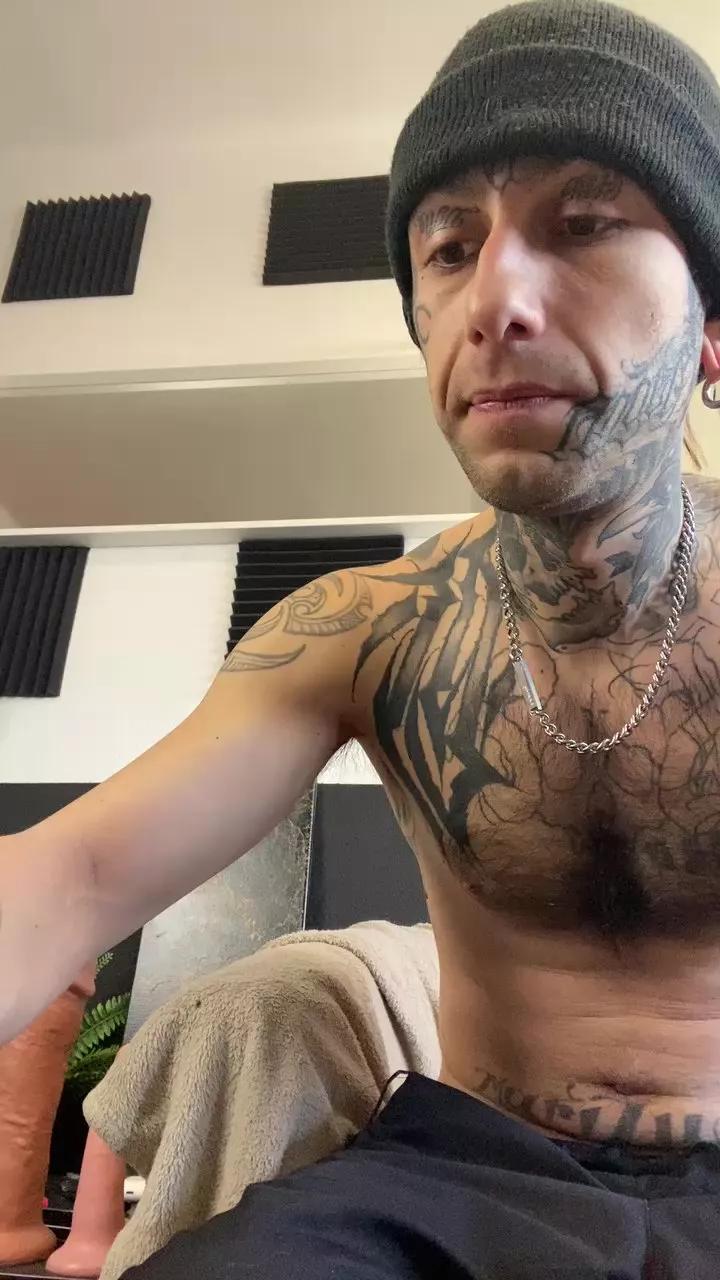 BigProfit95 on Cam4 