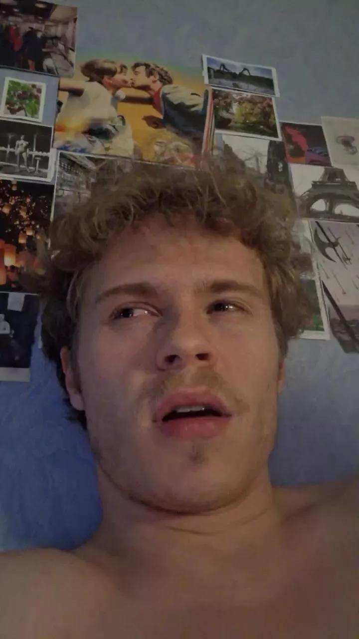 blondyguyyy on Cam4 