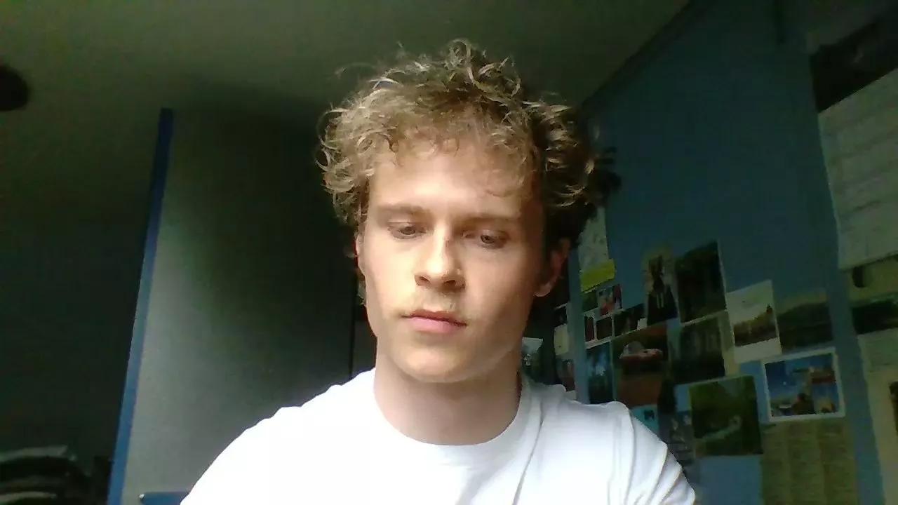 blondyguyyy on Cam4 