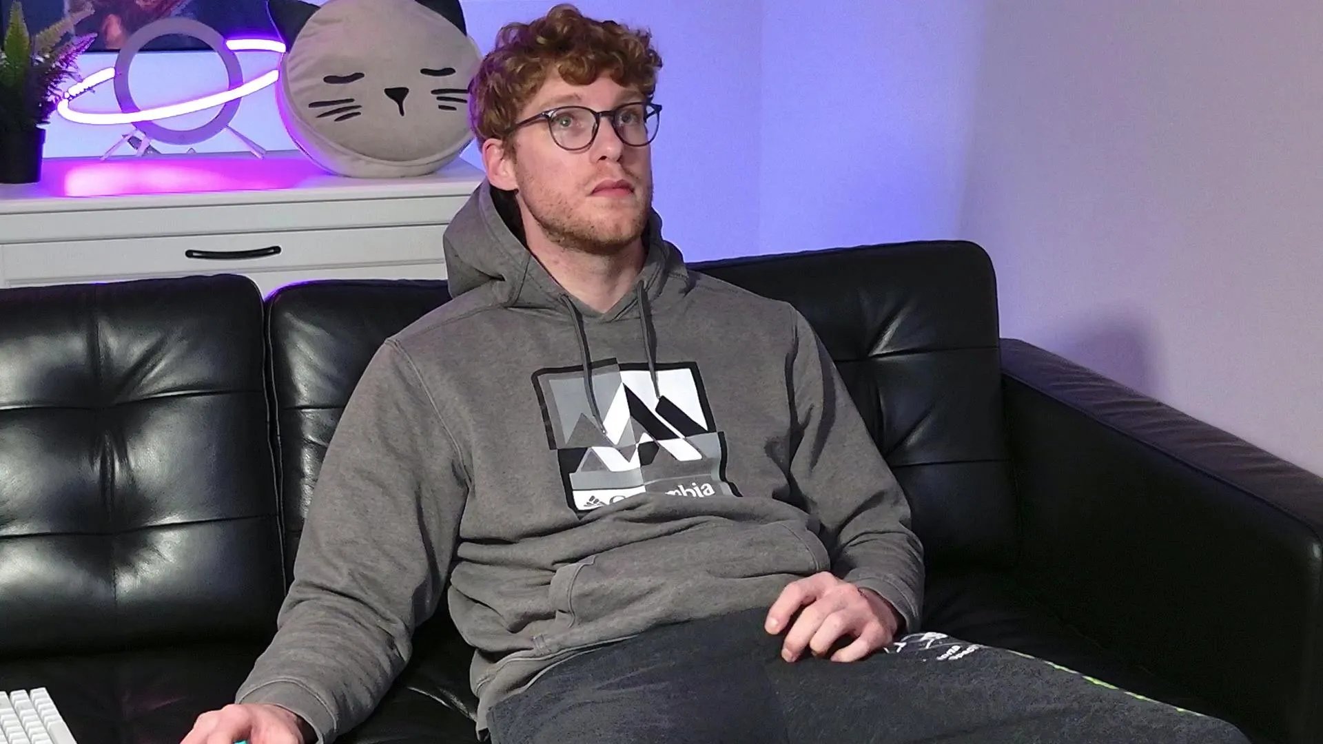 Offline BlueEyedTallGuy on Cam4