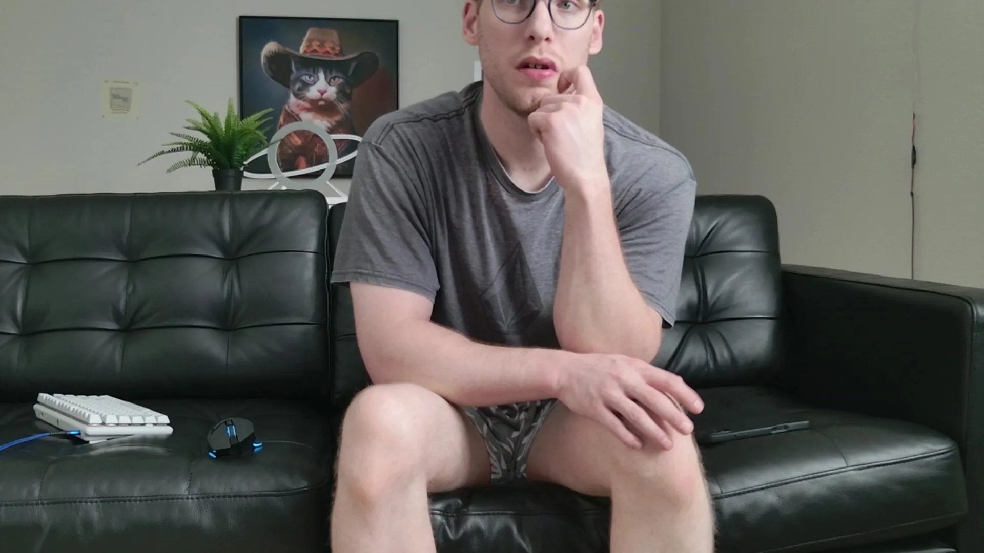 Offline BlueEyedTallGuy on Cam4