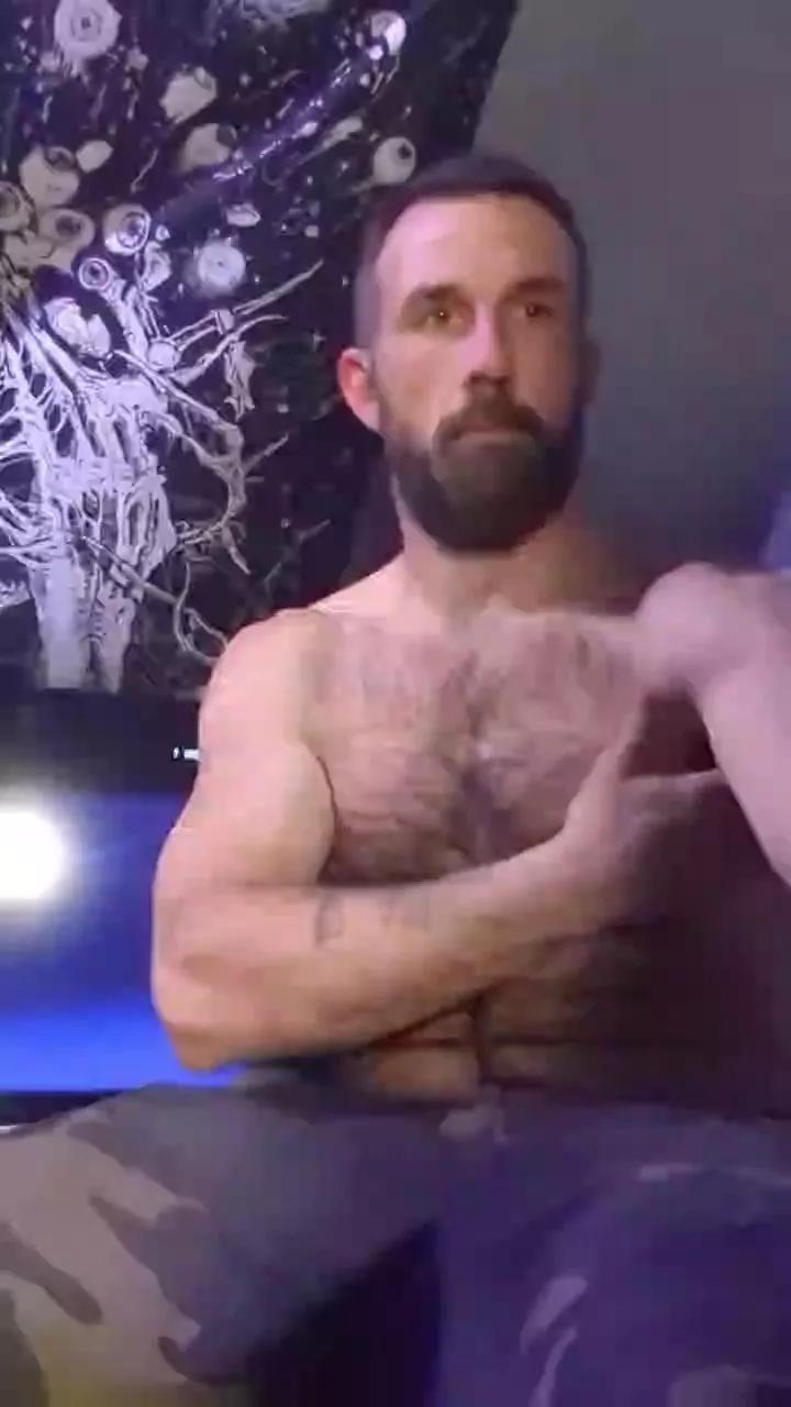chewy1lb on Cam4 