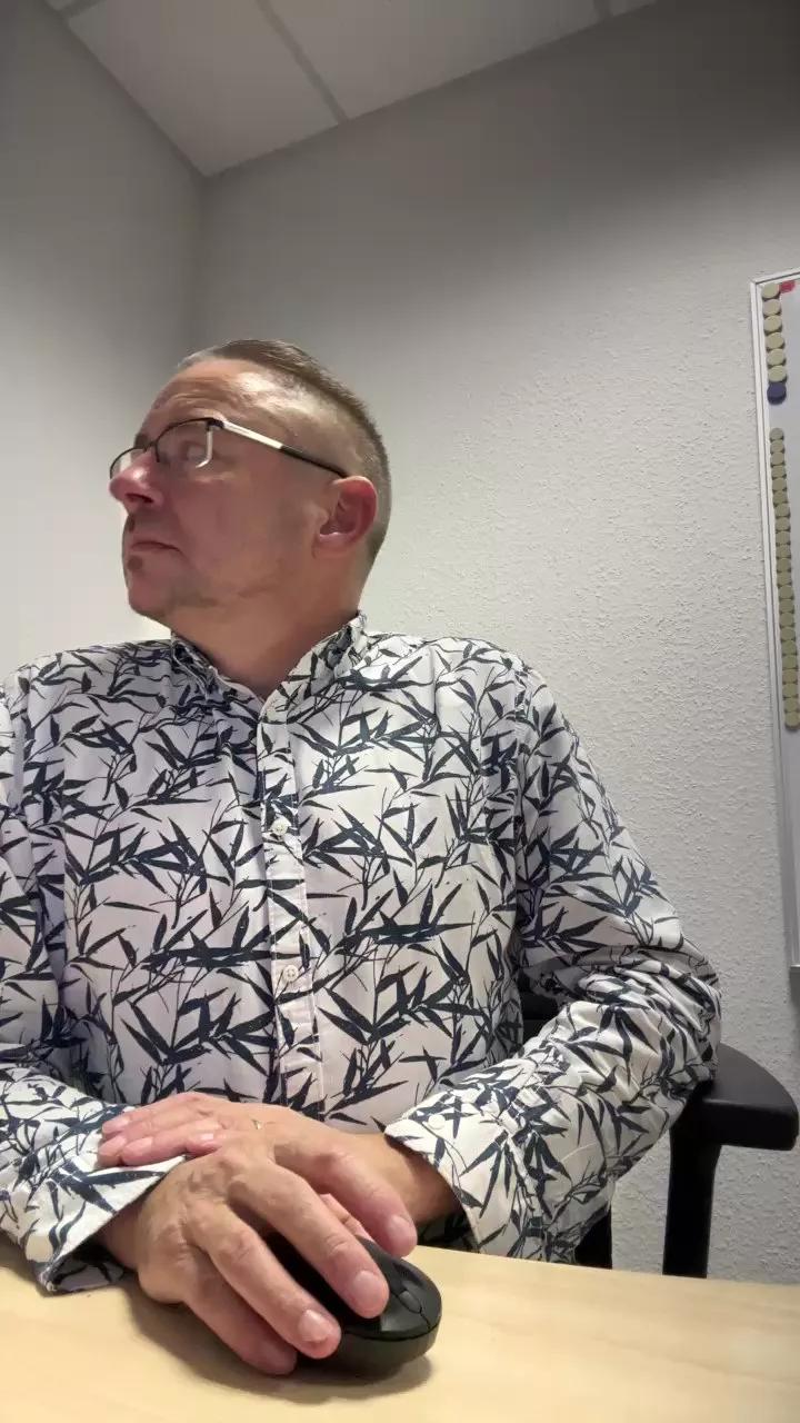 DaveBraun on Cam4 