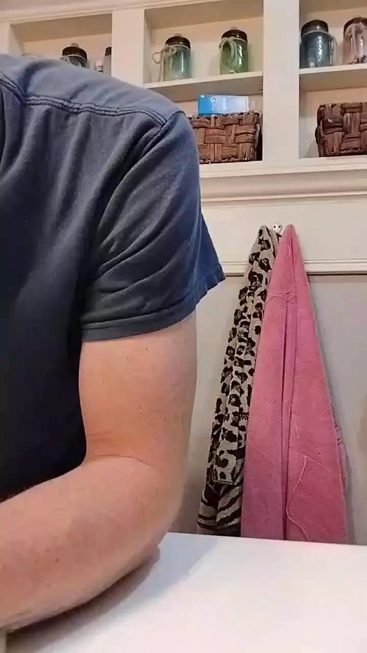 dickthump69 on Cam4 