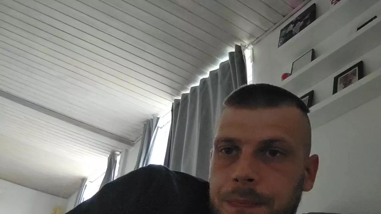 Dirtydick95 on Cam4 