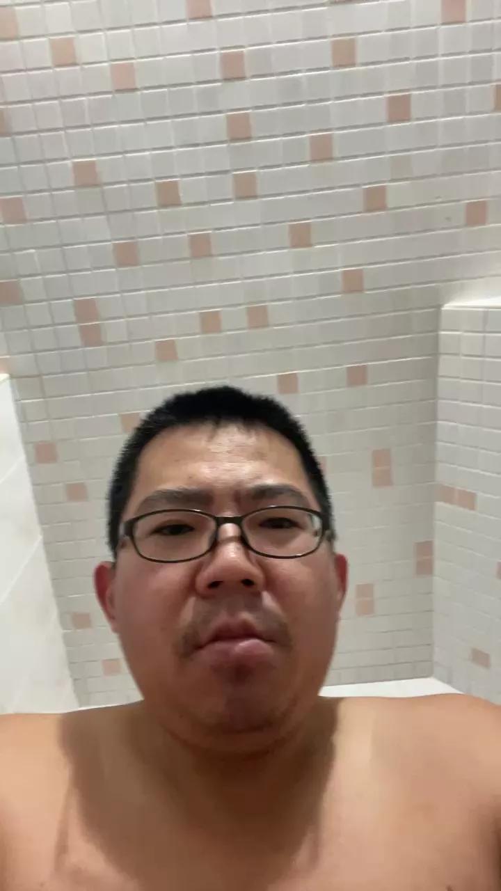 Edgemebear69 on Cam4 