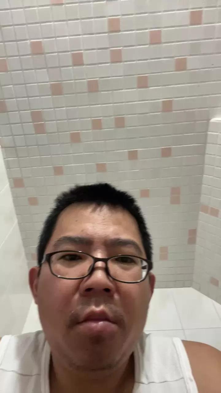 Edgemebear69 on Cam4 