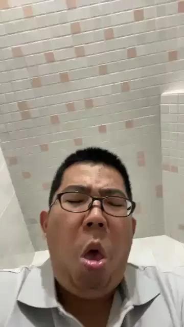 Edgemebear69 on Cam4 