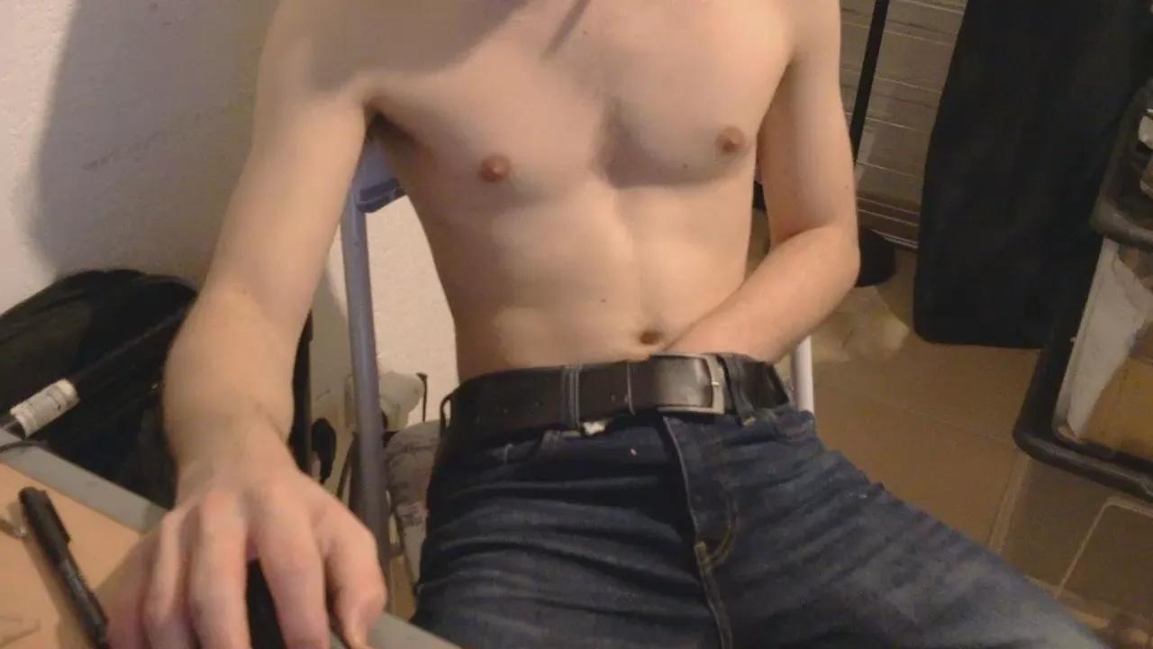 FrenchDonneLoad on Cam4 