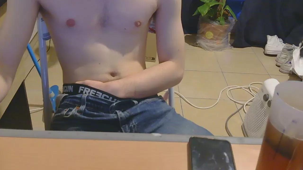 FrenchDonneLoad on Cam4 