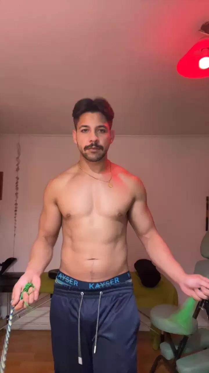 Garet22 on Cam4 