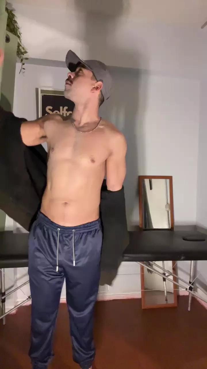 Garet22 on Cam4 