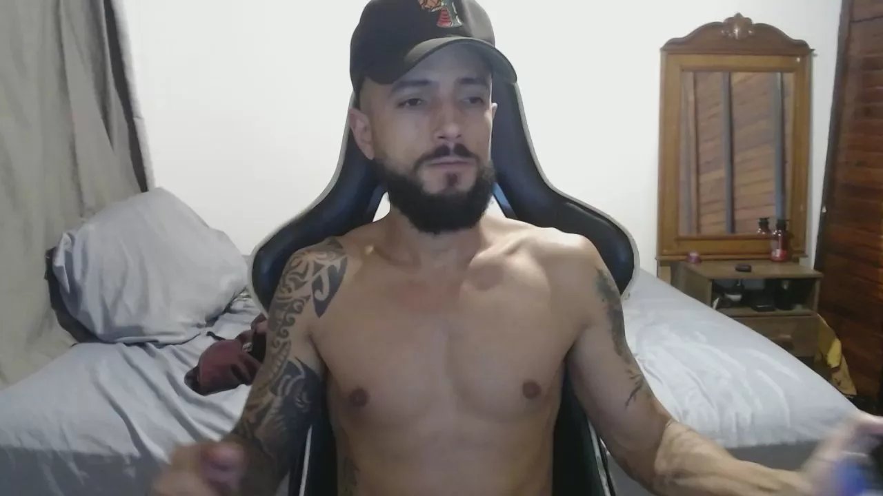 Offline ghusantos30 on Cam4