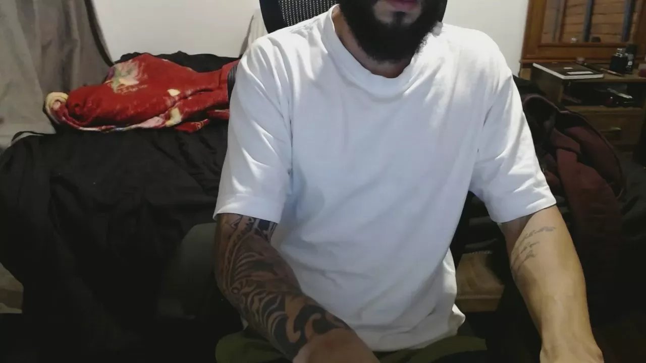 Offline ghusantos30 on Cam4