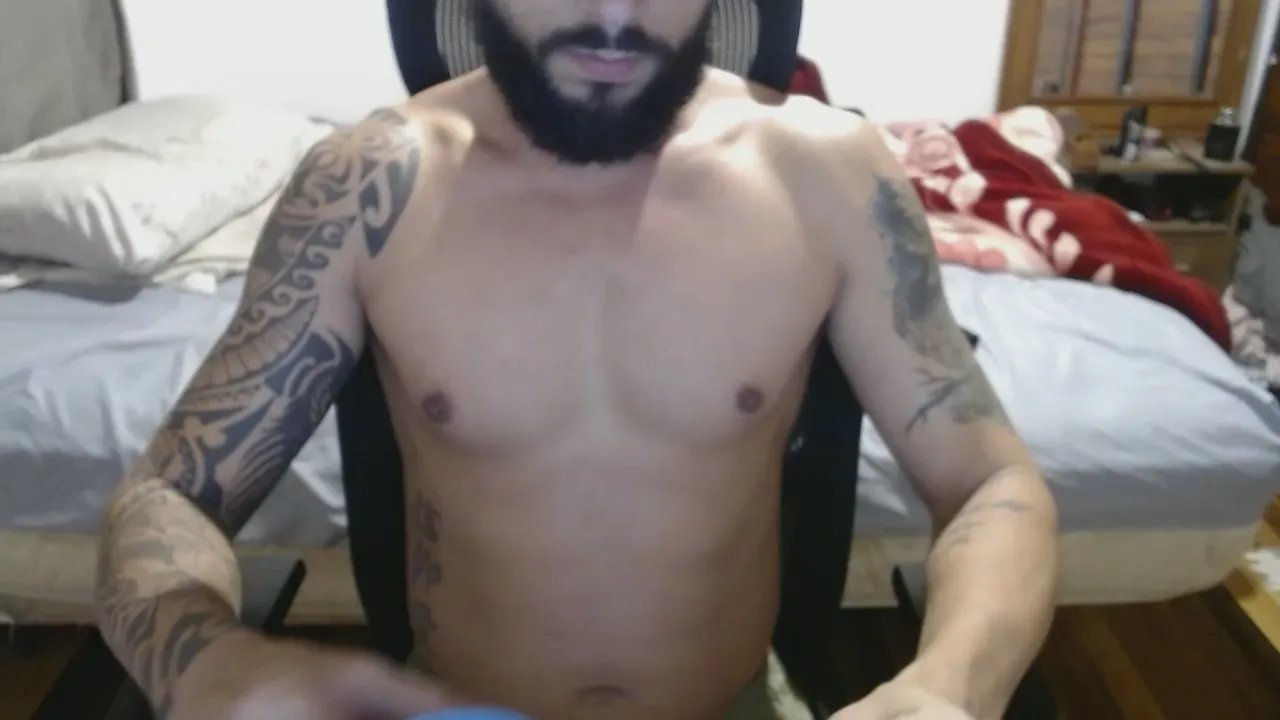 Offline ghusantos30 on Cam4