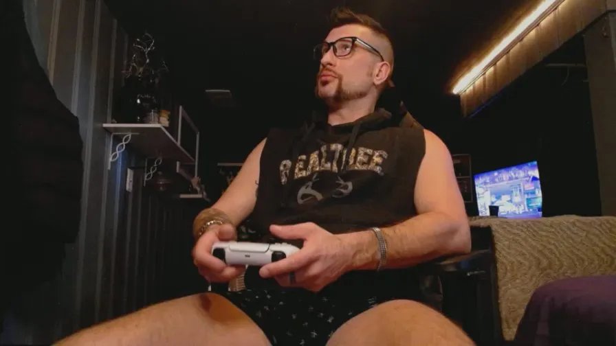 Offline H_Daddy on Cam4