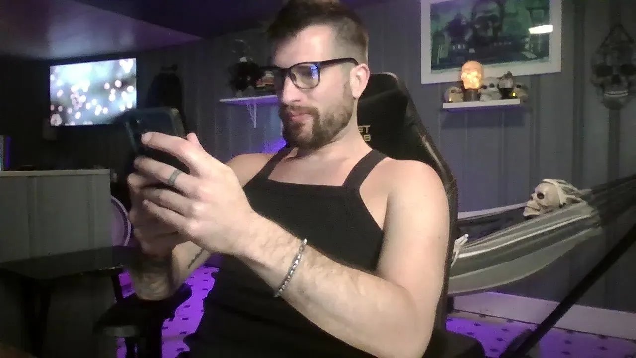 Offline H_Daddy on Cam4