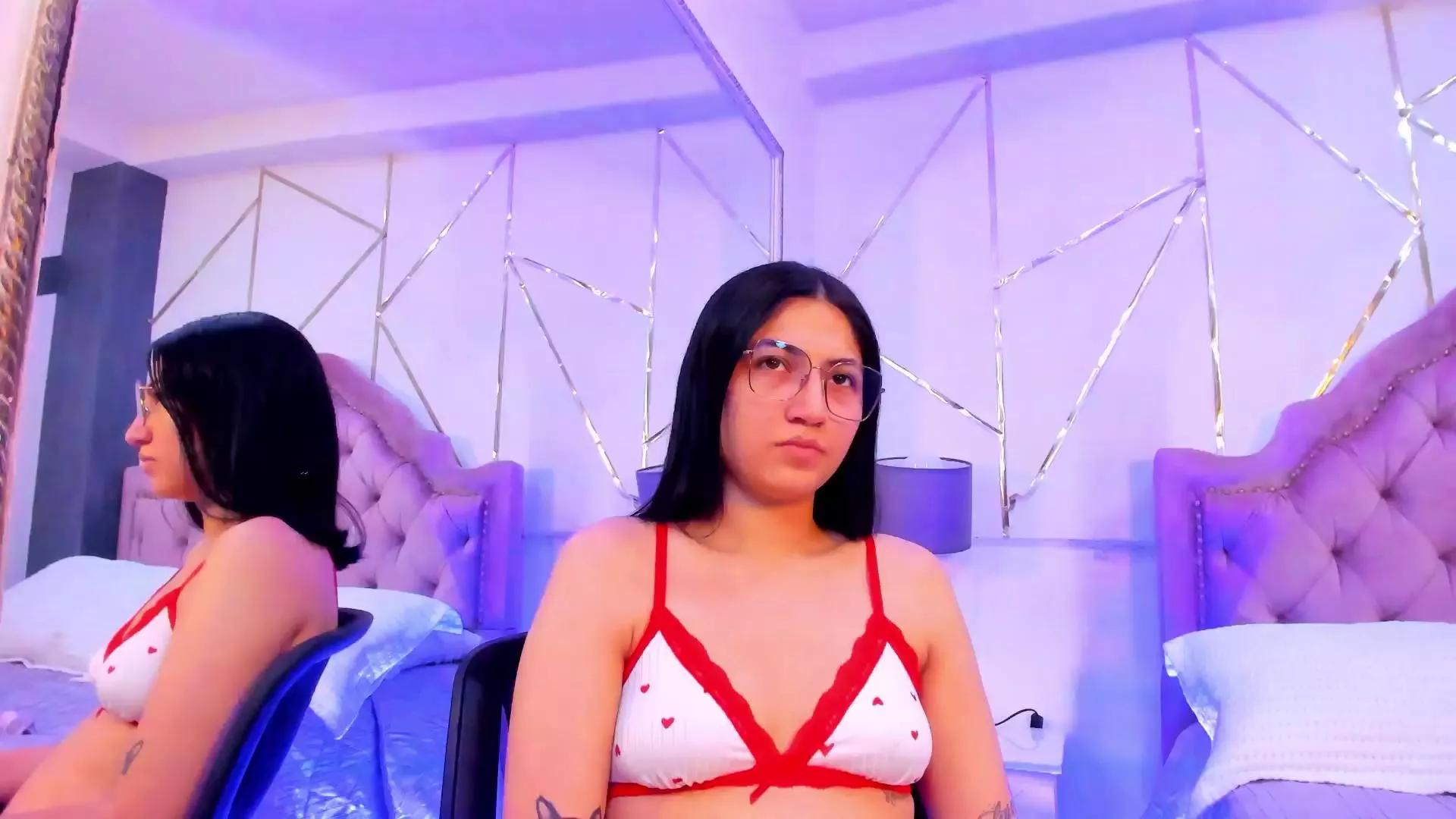 harperFox_ on Cam4 