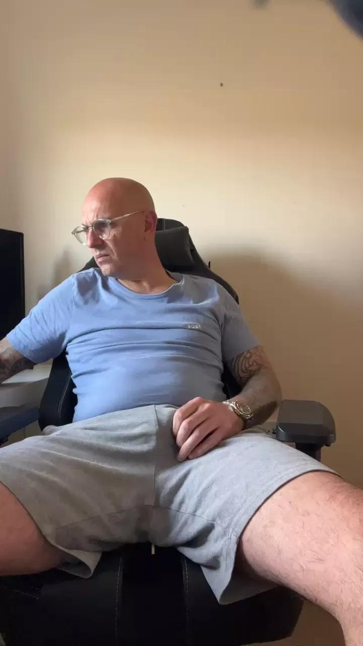 hornyhants1 on Cam4 