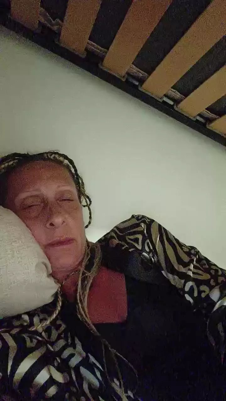 Offline Hotledy69 on Cam4