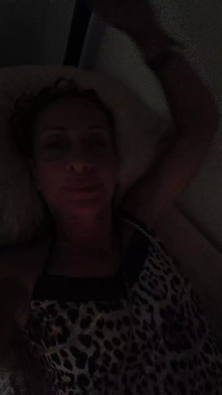 Offline Hotledy69 on Cam4