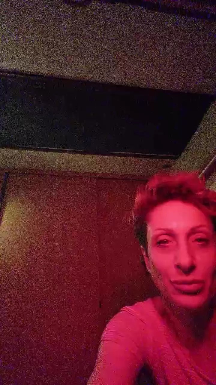 Offline Hotledy69 on Cam4