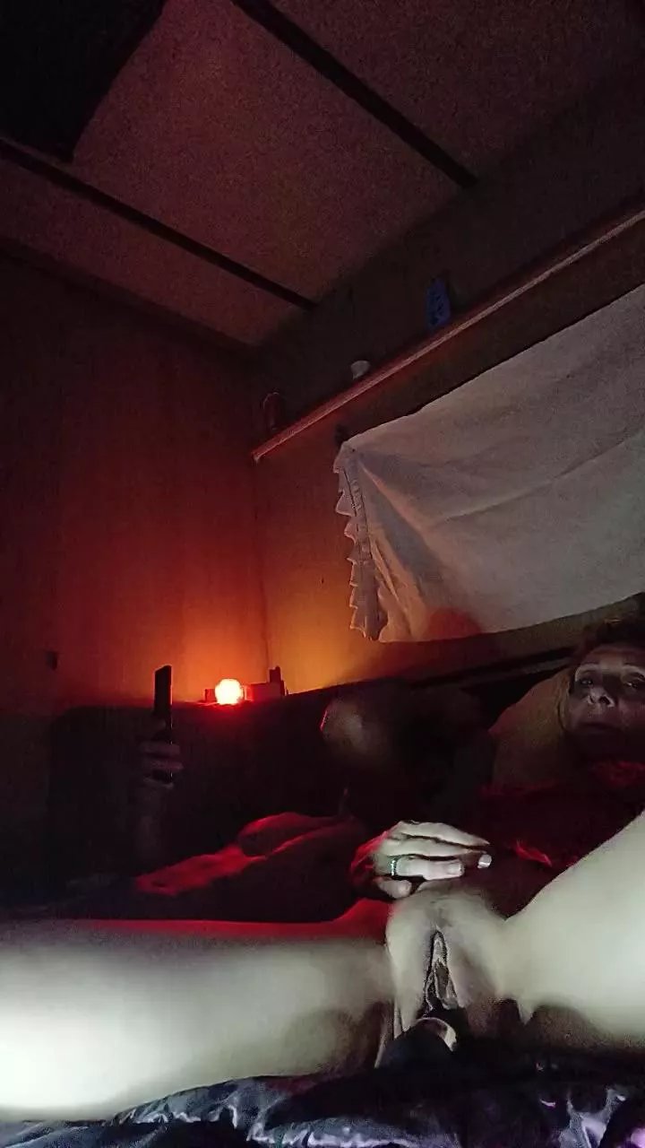 Offline Hotledy69 on Cam4