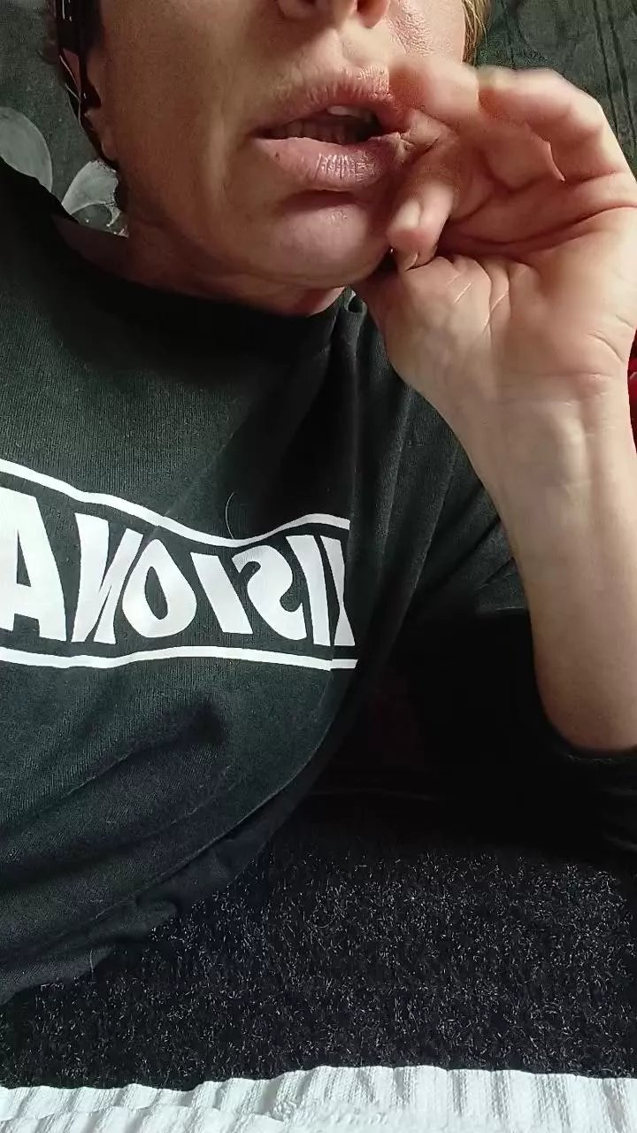 Offline Hotledy69 on Cam4