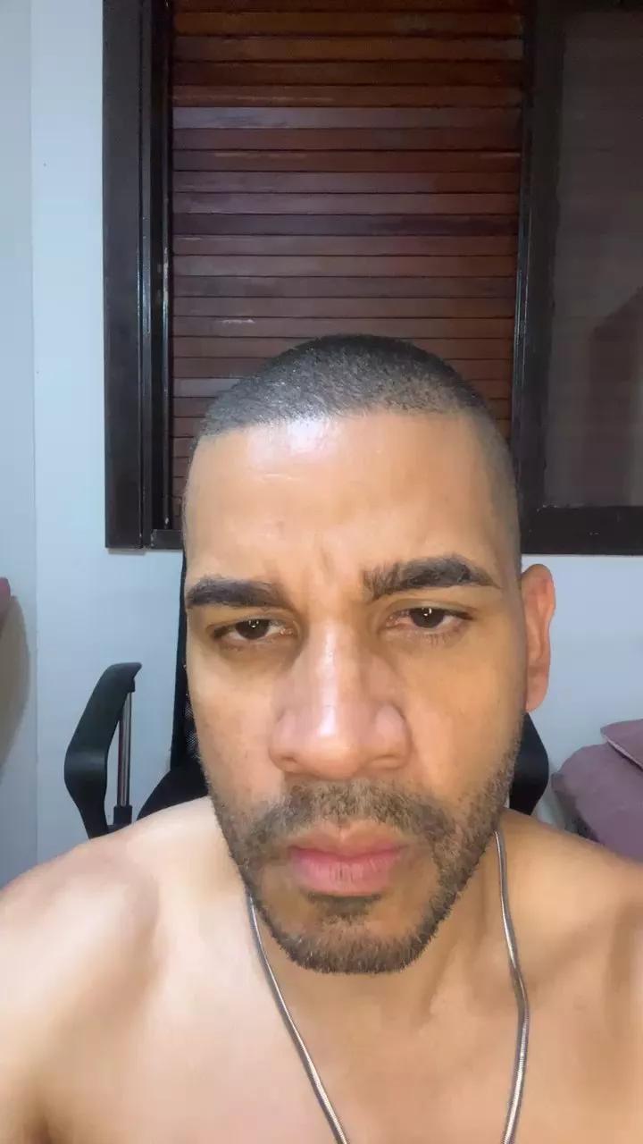 Hotttmateo on Cam4 