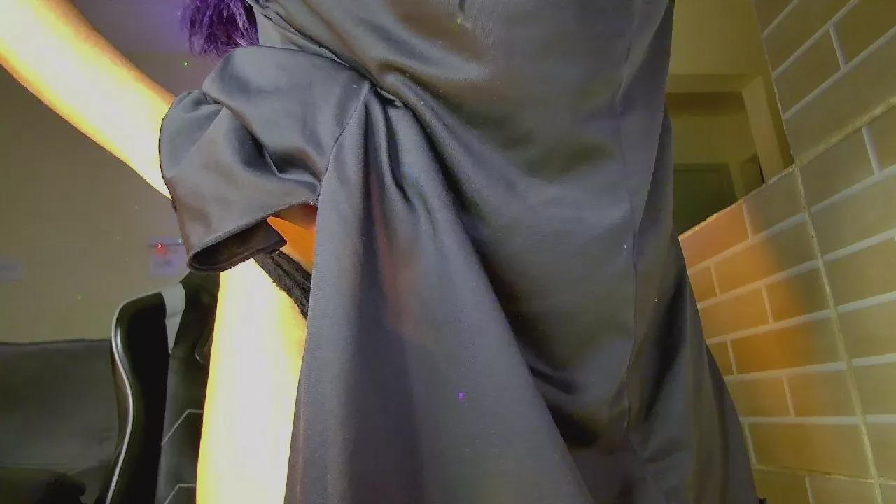 Isahotwife on Cam4 