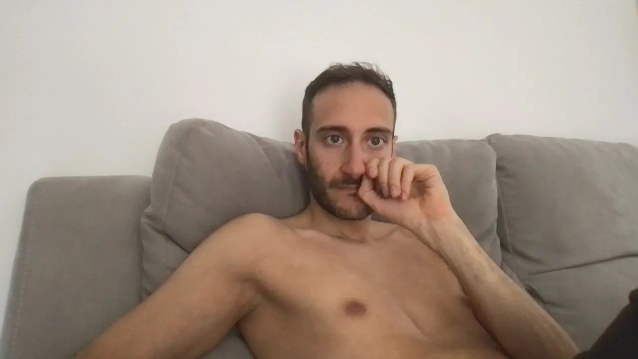 Offline italianvirgil25 on Cam4