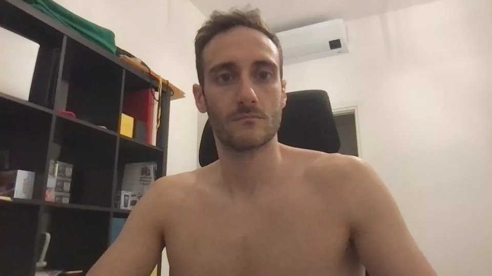 Offline italianvirgil25 on Cam4