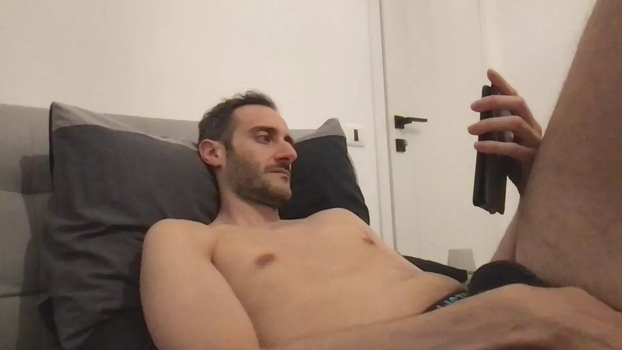 Offline italianvirgil25 on Cam4