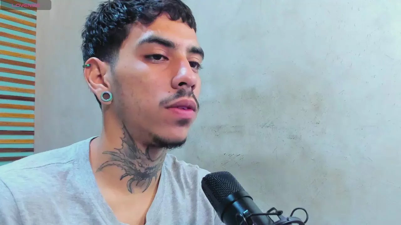 Offline jharol_cardona on Cam4