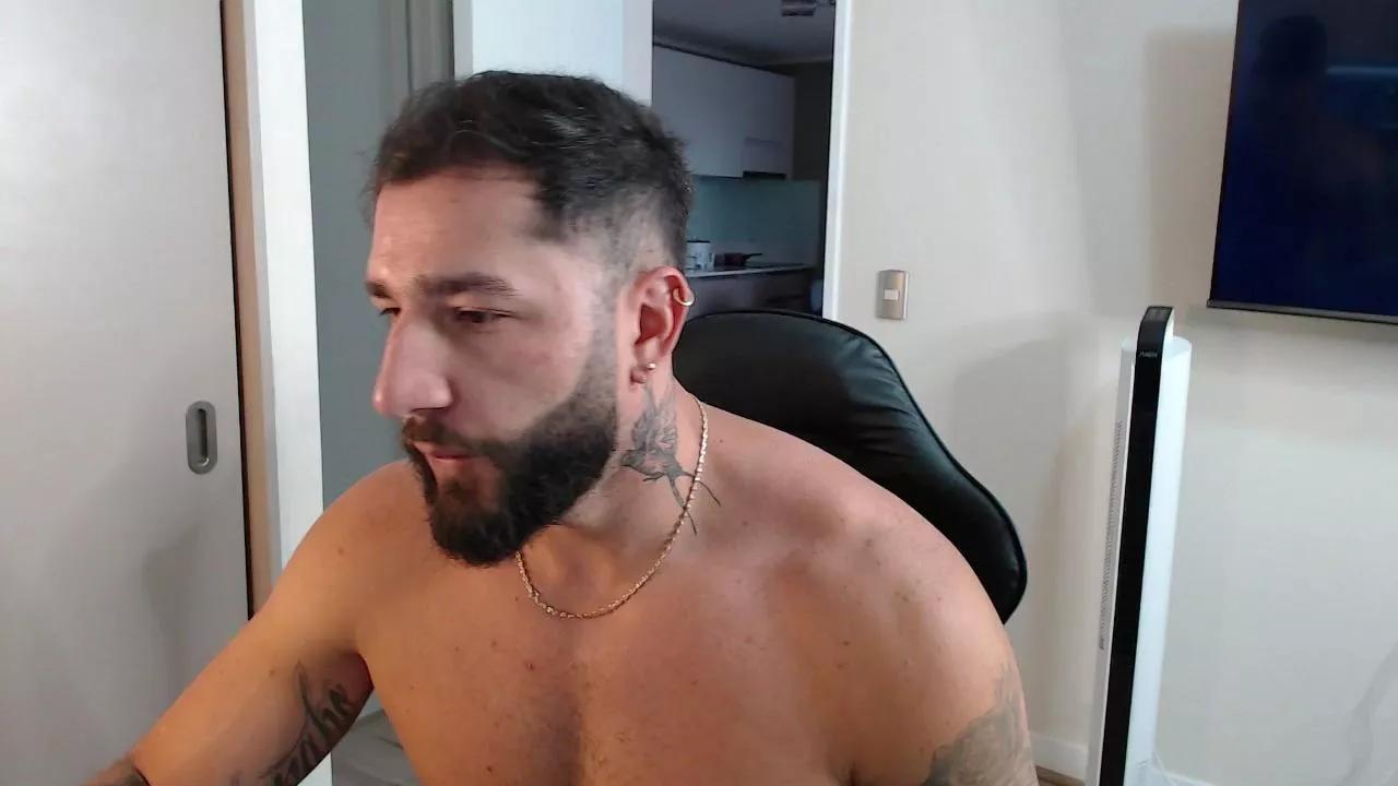 Johnklleyn on Cam4 
