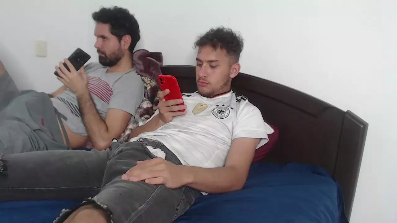 Offline jorgeeeeeeeeee on Cam4