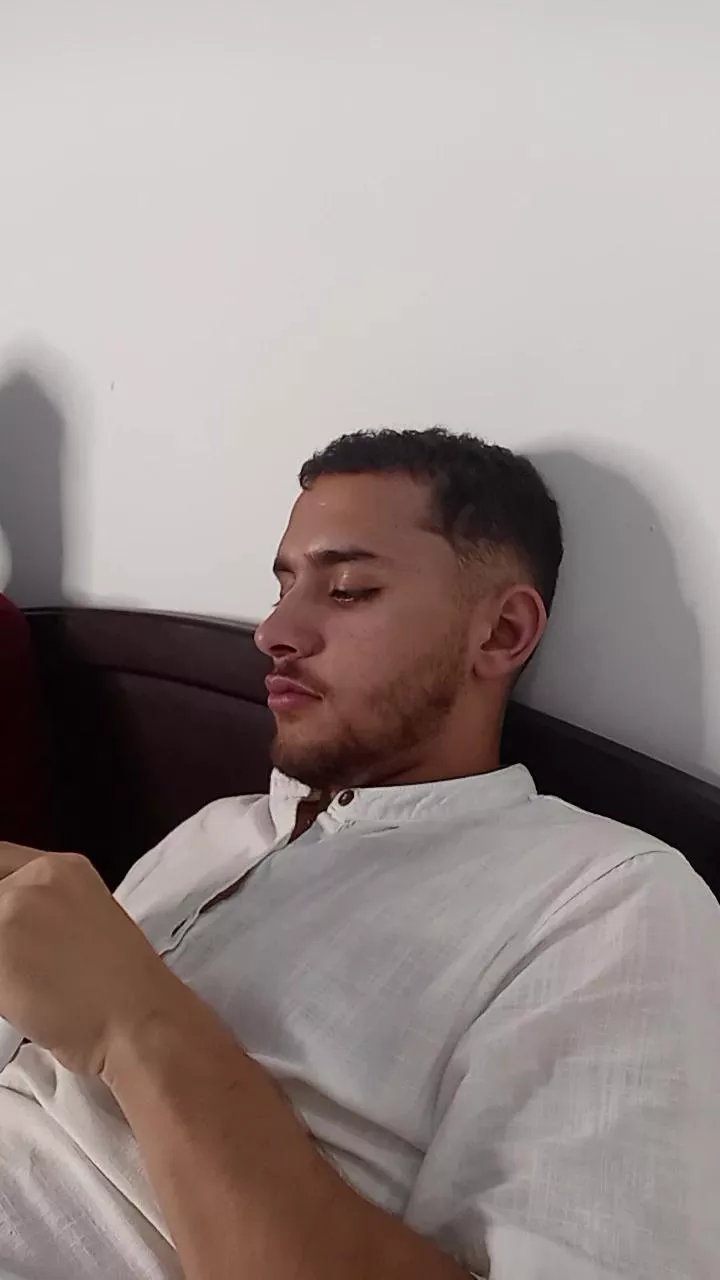 Offline jorgeeeeeeeeee on Cam4