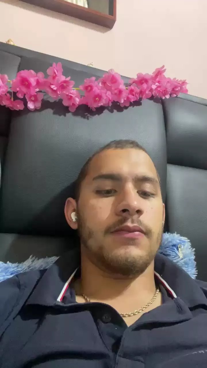 Offline jorgeeeeeeeeee on Cam4