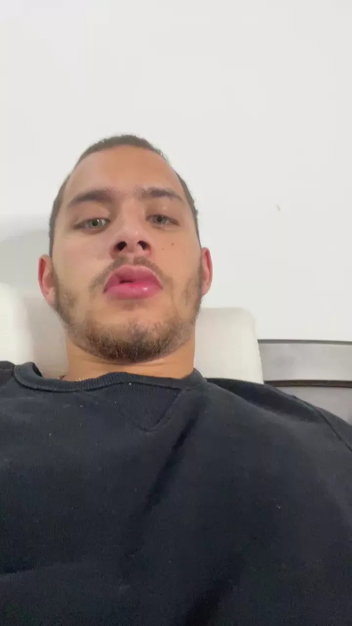 Offline jorgeeeeeeeeee on Cam4