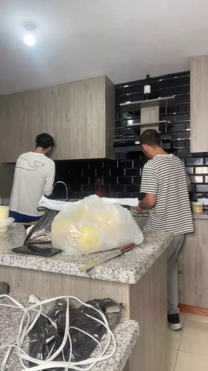 Offline jorgeeeeeeeeee on Cam4