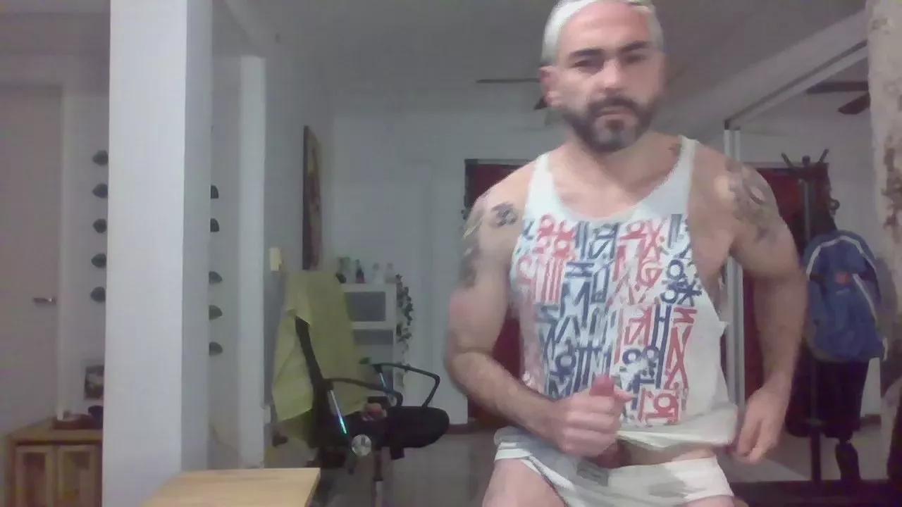 Juann2725 on Cam4 