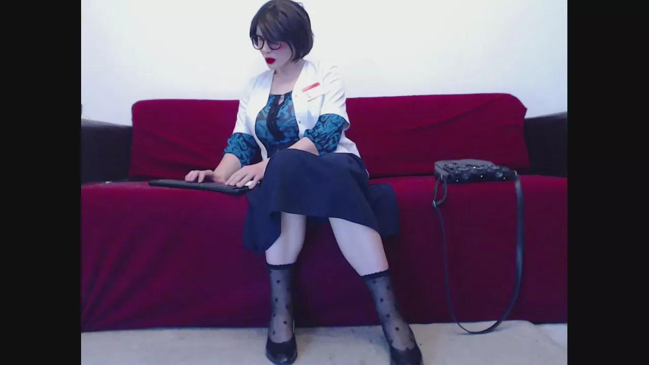 Kamila_office on Cam4 