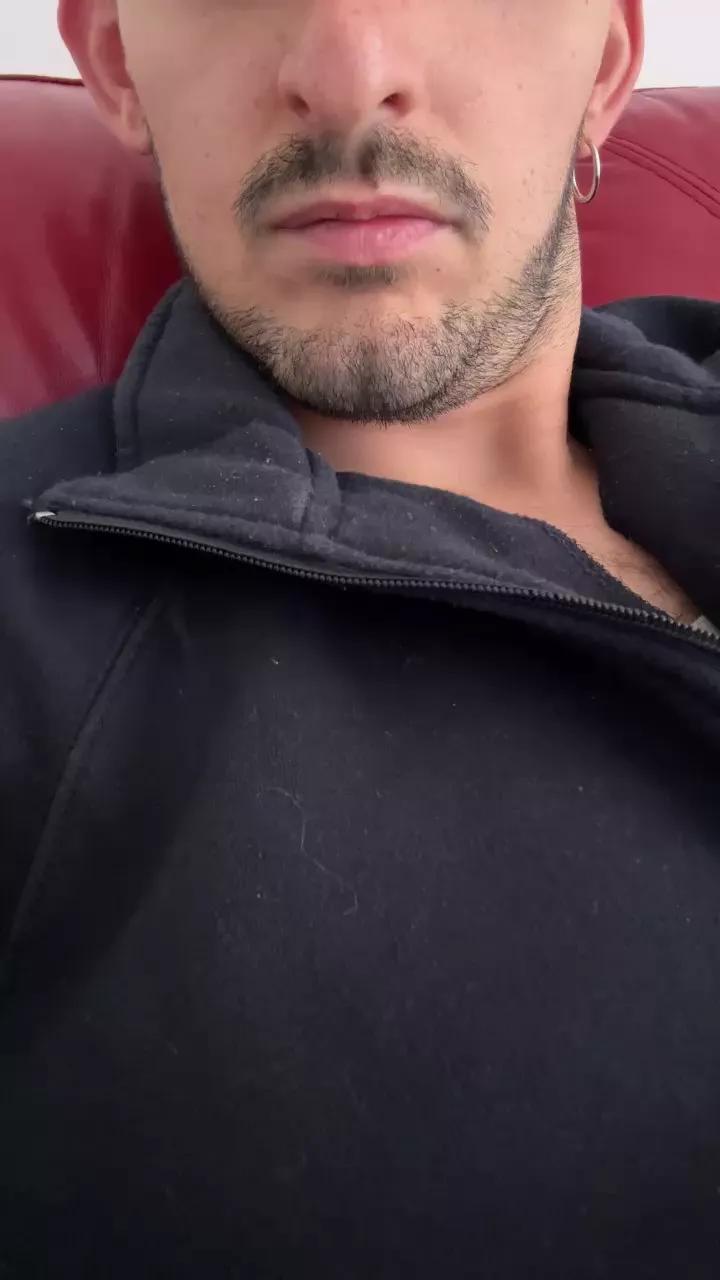 Kingg6969 on Cam4 
