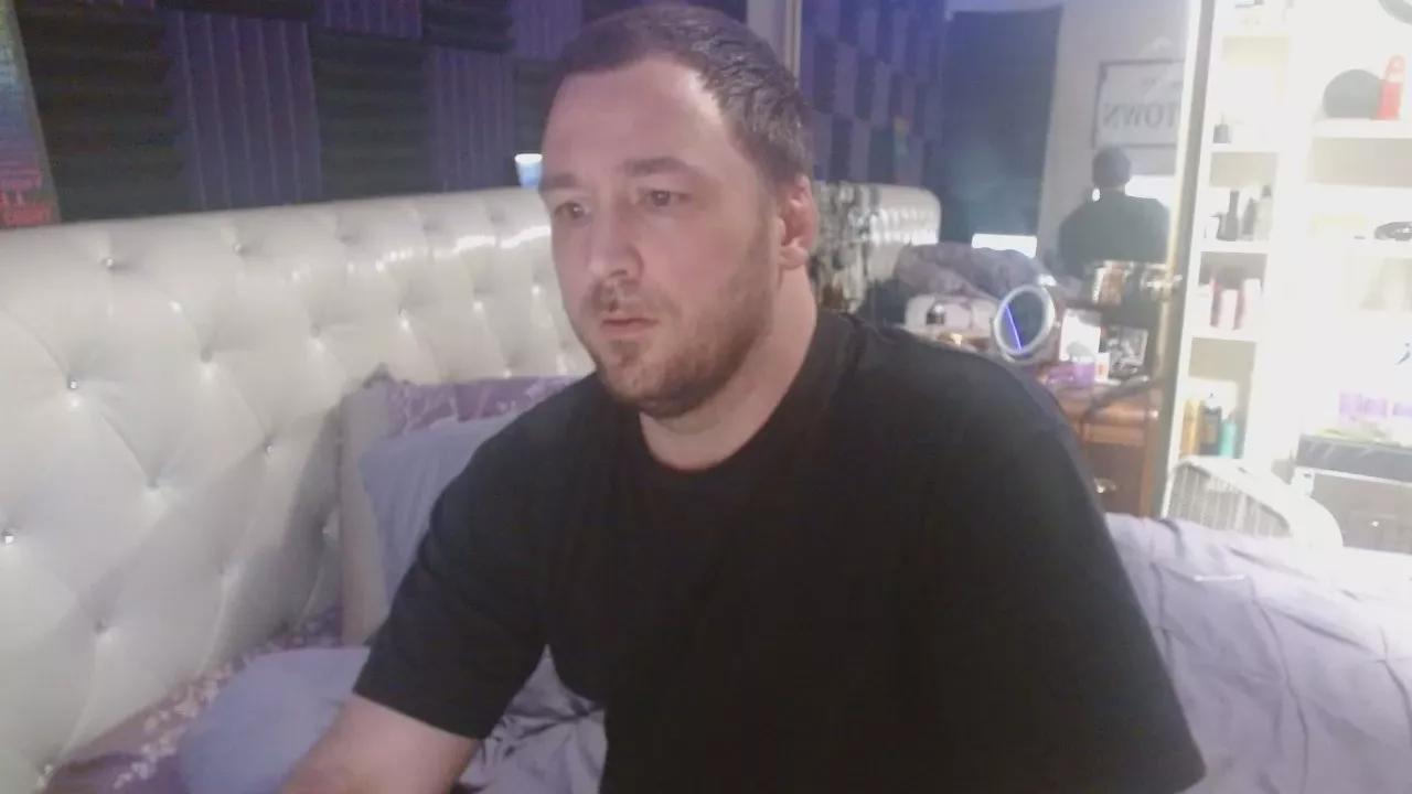 kingMaxxxClouds on Cam4 
